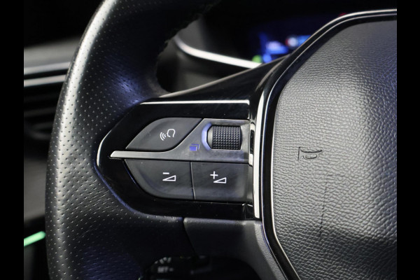 Peugeot 208 1.2 PureTech GT-line (APPLE CARPLAY,CAMERA,LED,NAVI,CRUISE,CLIMATE,SPORTSTOELEN,GETINT,LM VELGEN,NETTESTAAT)