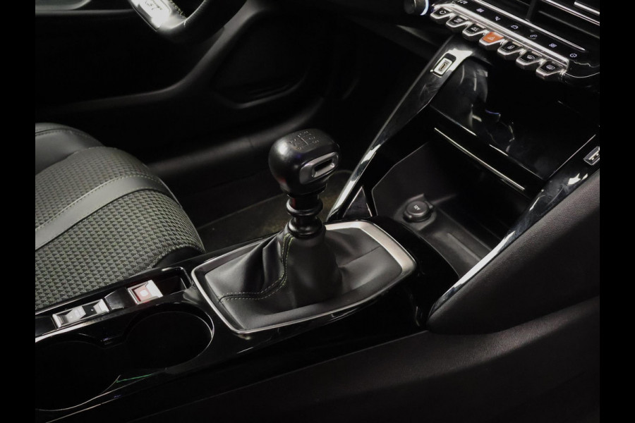 Peugeot 208 1.2 PureTech GT-line (APPLE CARPLAY,CAMERA,LED,NAVI,CRUISE,CLIMATE,SPORTSTOELEN,GETINT,LM VELGEN,NETTESTAAT)