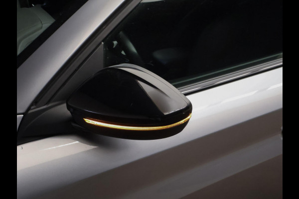 Peugeot 208 1.2 PureTech GT-line (APPLE CARPLAY,CAMERA,LED,NAVI,CRUISE,CLIMATE,SPORTSTOELEN,GETINT,LM VELGEN,NETTESTAAT)