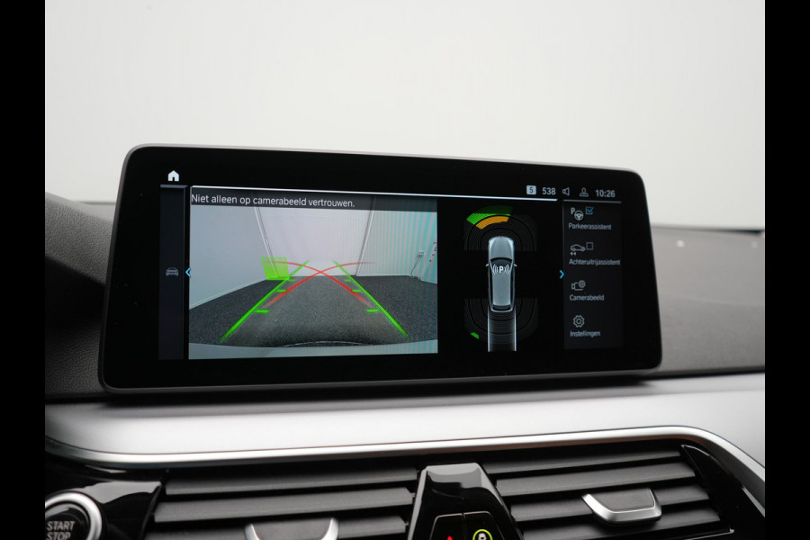 BMW 5 Serie Touring 530e Sportline PHEV 293pk Dealer O.H Bernina Grau Metallic | Trekhaak Afn. | M Sportstuur | Camera | Lederen Sportstoelen Verwarmd | Cruise Control | BMW LED | Hifi Sound | Apple Carplay | Navigatie | Virtual | DAB |  Plug In Hybrid