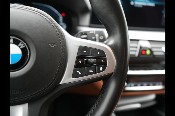 BMW 5 Serie Touring 530e Sportline PHEV 293pk Dealer O.H Bernina Grau Metallic | Trekhaak Afn. | M Sportstuur | Camera | Lederen Sportstoelen Verwarmd | Cruise Control | BMW LED | Hifi Sound | Apple Carplay | Navigatie | Virtual | DAB |  Plug In Hybrid