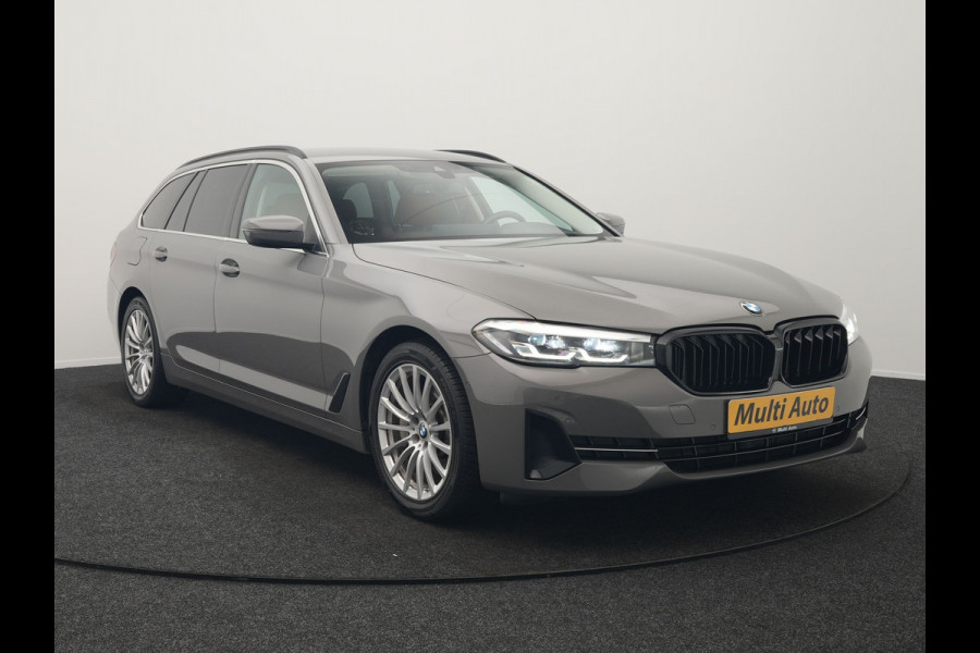 BMW 5 Serie Touring 530e Sportline PHEV 293pk Dealer O.H Bernina Grau Metallic | Trekhaak Afn. | M Sportstuur | Camera | Lederen Sportstoelen Verwarmd | Cruise Control | BMW LED | Hifi Sound | Apple Carplay | Navigatie | Virtual | DAB |  Plug In Hybrid
