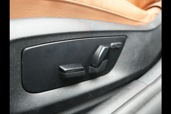 BMW 5 Serie Touring 530e Sportline PHEV 293pk Dealer O.H Bernina Grau Metallic | Trekhaak Afn. | M Sportstuur | Camera | Lederen Sportstoelen Verwarmd | Cruise Control | BMW LED | Hifi Sound | Apple Carplay | Navigatie | Virtual | DAB |  Plug In Hybrid