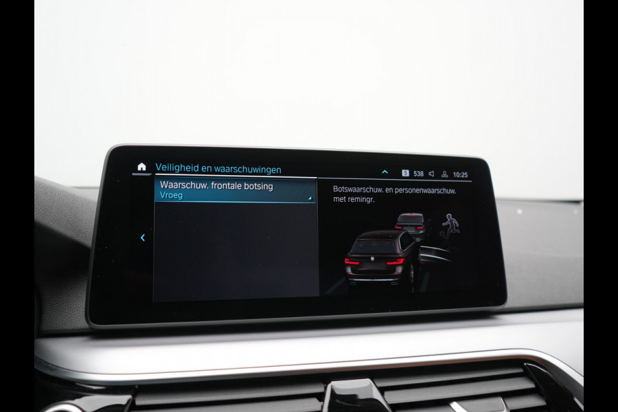 BMW 5 Serie Touring 530e Sportline PHEV 293pk Dealer O.H Bernina Grau Metallic | Trekhaak Afn. | M Sportstuur | Camera | Lederen Sportstoelen Verwarmd | Cruise Control | BMW LED | Hifi Sound | Apple Carplay | Navigatie | Virtual | DAB |  Plug In Hybrid