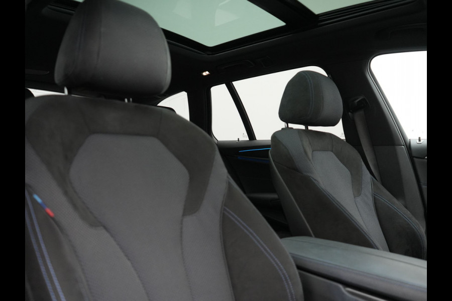 BMW 5 Serie Touring 530e xDrive M Sport PHEV 293pk Dealer O.H. | Panodak | Head Up | Laser LED | 360 Camera | Harman & Kardon | Sfeerverlichting | Alcantara Sportstoelen Verwarmd | Keyless | Blis | Virtual | Navigatie | DAB | Plug In Hybrid