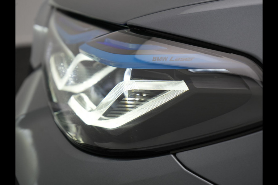 BMW 5 Serie Touring 530e xDrive M Sport PHEV 293pk Dealer O.H. | Panodak | Head Up | Laser LED | 360 Camera | Harman & Kardon | Sfeerverlichting | Alcantara Sportstoelen Verwarmd | Keyless | Blis | Virtual | Navigatie | DAB | Plug In Hybrid