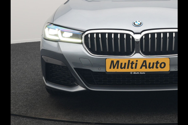 BMW 5 Serie Touring 530e xDrive M Sport PHEV 293pk Dealer O.H. | Panodak | Head Up | Laser LED | 360 Camera | Harman & Kardon | Sfeerverlichting | Alcantara Sportstoelen Verwarmd | Keyless | Blis | Virtual | Navigatie | DAB | Plug In Hybrid