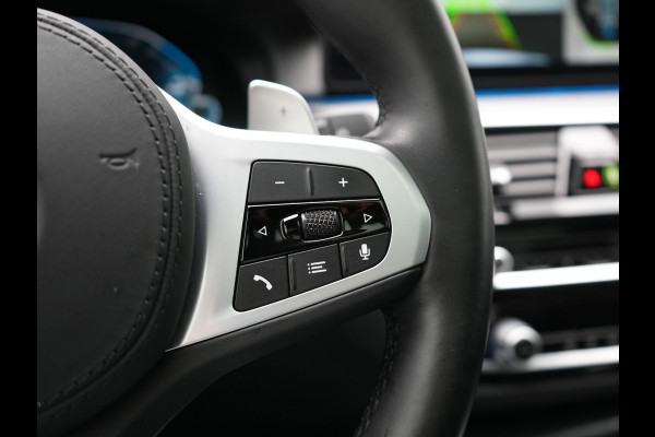 BMW 5 Serie Touring 530e xDrive M Sport PHEV 293pk Dealer O.H. | Panodak | Head Up | Laser LED | 360 Camera | Harman & Kardon | Sfeerverlichting | Alcantara Sportstoelen Verwarmd | Keyless | Blis | Virtual | Navigatie | DAB | Plug In Hybrid