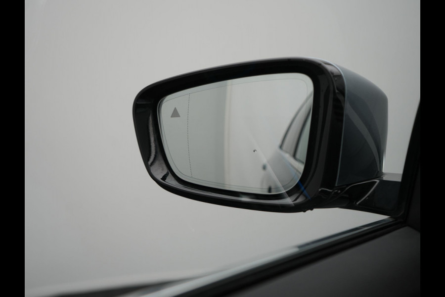 BMW 5 Serie Touring 530e xDrive M Sport PHEV 293pk Dealer O.H. | Panodak | Head Up | Laser LED | 360 Camera | Harman & Kardon | Sfeerverlichting | Alcantara Sportstoelen Verwarmd | Keyless | Blis | Virtual | Navigatie | DAB | Plug In Hybrid