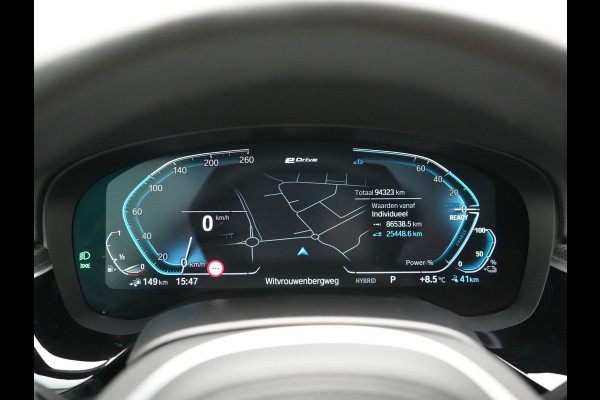 BMW 5 Serie Touring 530e xDrive M Sport PHEV 293pk Dealer O.H. | Panodak | Head Up | Laser LED | 360 Camera | Harman & Kardon | Sfeerverlichting | Alcantara Sportstoelen Verwarmd | Keyless | Blis | Virtual | Navigatie | DAB | Plug In Hybrid