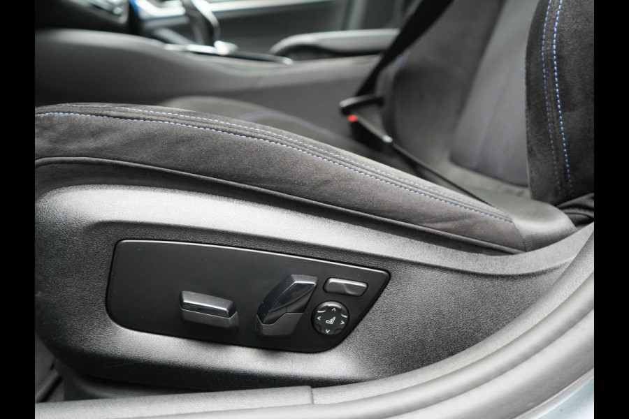 BMW 5 Serie Touring 530e xDrive M Sport PHEV 293pk Dealer O.H. | Panodak | Head Up | Laser LED | 360 Camera | Harman & Kardon | Sfeerverlichting | Alcantara Sportstoelen Verwarmd | Keyless | Blis | Virtual | Navigatie | DAB | Plug In Hybrid