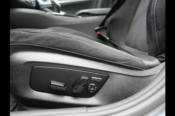 BMW 5 Serie Touring 530e xDrive M Sport PHEV 293pk Dealer O.H. | Panodak | Head Up | Laser LED | 360 Camera | Harman & Kardon | Sfeerverlichting | Alcantara Sportstoelen Verwarmd | Keyless | Blis | Virtual | Navigatie | DAB | Plug In Hybrid