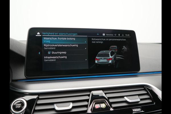 BMW 5 Serie Touring 530e xDrive M Sport PHEV 293pk Dealer O.H. | Panodak | Head Up | Laser LED | 360 Camera | Harman & Kardon | Sfeerverlichting | Alcantara Sportstoelen Verwarmd | Keyless | Blis | Virtual | Navigatie | DAB | Plug In Hybrid