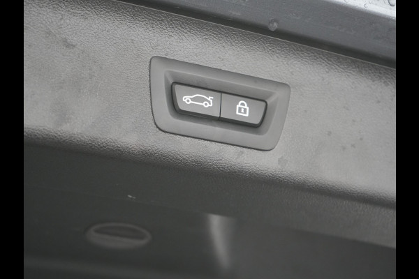 BMW 5 Serie Touring 530e xDrive M Sport PHEV 293pk Dealer O.H. | Panodak | Head Up | Laser LED | 360 Camera | Harman & Kardon | Sfeerverlichting | Alcantara Sportstoelen Verwarmd | Keyless | Blis | Virtual | Navigatie | DAB | Plug In Hybrid