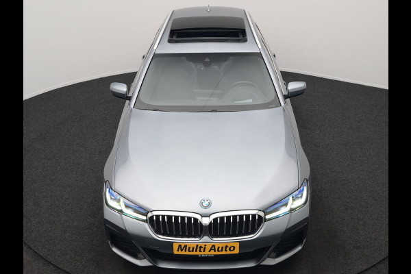BMW 5 Serie Touring 530e xDrive M Sport PHEV 293pk Dealer O.H. | Panodak | Head Up | Laser LED | 360 Camera | Harman & Kardon | Sfeerverlichting | Alcantara Sportstoelen Verwarmd | Keyless | Blis | Virtual | Navigatie | DAB | Plug In Hybrid