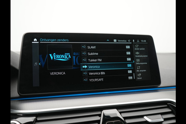 BMW 5 Serie Touring 530e xDrive M Sport PHEV 293pk Dealer O.H. | Panodak | Head Up | Laser LED | 360 Camera | Harman & Kardon | Sfeerverlichting | Alcantara Sportstoelen Verwarmd | Keyless | Blis | Virtual | Navigatie | DAB | Plug In Hybrid