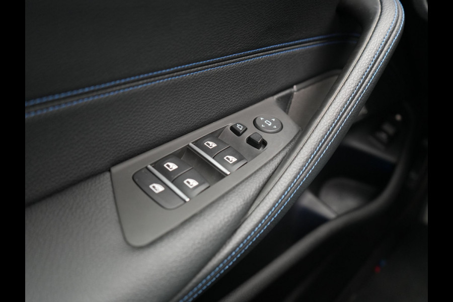 BMW 5 Serie Touring 530e xDrive M Sport PHEV 293pk Dealer O.H. | Panodak | Head Up | Laser LED | 360 Camera | Harman & Kardon | Sfeerverlichting | Alcantara Sportstoelen Verwarmd | Keyless | Blis | Virtual | Navigatie | DAB | Plug In Hybrid