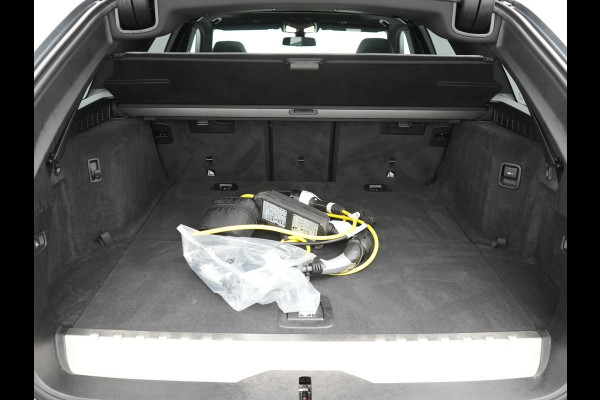 BMW 5 Serie Touring 530e xDrive M Sport PHEV 293pk Dealer O.H. | Panodak | Head Up | Laser LED | 360 Camera | Harman & Kardon | Sfeerverlichting | Alcantara Sportstoelen Verwarmd | Keyless | Blis | Virtual | Navigatie | DAB | Plug In Hybrid