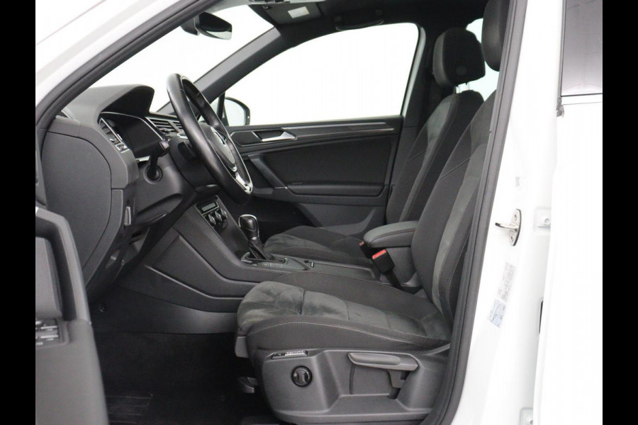Volkswagen Tiguan 1.4 TSI R Line | Panoramadak | Stoelverwarming | LED Plus | Trekhaak | Camera | Keyless | 20'' | Adaptive cruise | Virtual Cockpit | Navigatie | Park Assist | DAB | Climate control | Getint glas