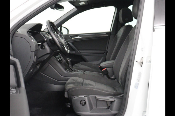 Volkswagen Tiguan 1.4 TSI R Line | Panoramadak | Stoelverwarming | LED Plus | Trekhaak | Camera | Keyless | 20'' | Adaptive cruise | Virtual Cockpit | Navigatie | Park Assist | DAB | Climate control | Getint glas