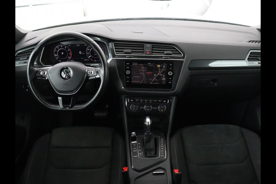 Volkswagen Tiguan 1.4 TSI R Line | Panoramadak | Stoelverwarming | LED Plus | Trekhaak | Camera | Keyless | 20'' | Adaptive cruise | Virtual Cockpit | Navigatie | Park Assist | DAB | Climate control | Getint glas