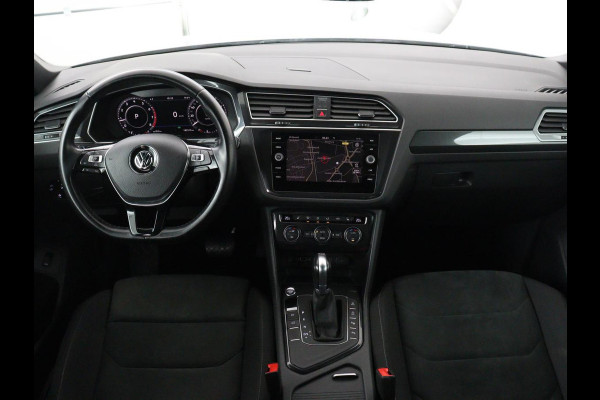 Volkswagen Tiguan 1.4 TSI R Line | Panoramadak | Stoelverwarming | LED Plus | Trekhaak | Camera | Keyless | 20'' | Adaptive cruise | Virtual Cockpit | Navigatie | Park Assist | DAB | Climate control | Getint glas