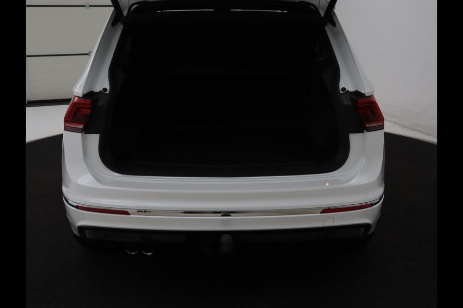 Volkswagen Tiguan 1.4 TSI R Line | Panoramadak | Stoelverwarming | LED Plus | Trekhaak | Camera | Keyless | 20'' | Adaptive cruise | Virtual Cockpit | Navigatie | Park Assist | DAB | Climate control | Getint glas