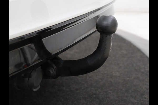 Volkswagen Tiguan 1.4 TSI R Line | Panoramadak | Stoelverwarming | LED Plus | Trekhaak | Camera | Keyless | 20'' | Adaptive cruise | Virtual Cockpit | Navigatie | Park Assist | DAB | Climate control | Getint glas