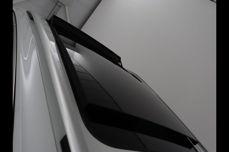 Volkswagen Tiguan 1.4 TSI R Line | Panoramadak | Stoelverwarming | LED Plus | Trekhaak | Camera | Keyless | 20'' | Adaptive cruise | Virtual Cockpit | Navigatie | Park Assist | DAB | Climate control | Getint glas