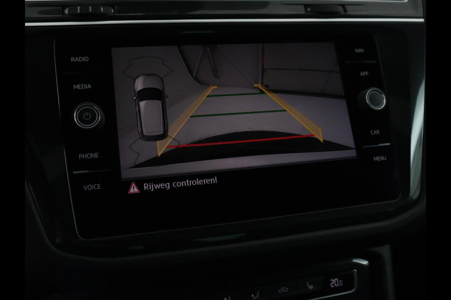 Volkswagen Tiguan 1.4 TSI R Line | Panoramadak | Stoelverwarming | LED Plus | Trekhaak | Camera | Keyless | 20'' | Adaptive cruise | Virtual Cockpit | Navigatie | Park Assist | DAB | Climate control | Getint glas