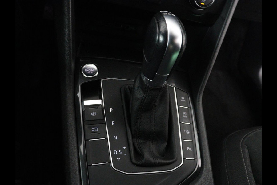 Volkswagen Tiguan 1.4 TSI R Line | Panoramadak | Stoelverwarming | LED Plus | Trekhaak | Camera | Keyless | 20'' | Adaptive cruise | Virtual Cockpit | Navigatie | Park Assist | DAB | Climate control | Getint glas