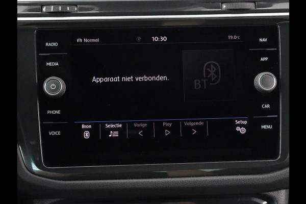 Volkswagen Tiguan 1.4 TSI R Line | Panoramadak | Stoelverwarming | LED Plus | Trekhaak | Camera | Keyless | 20'' | Adaptive cruise | Virtual Cockpit | Navigatie | Park Assist | DAB | Climate control | Getint glas