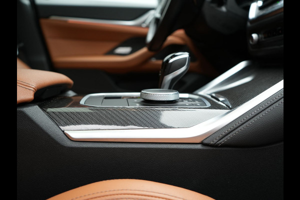 BMW 4 Serie Gran Coupé 430i M Sport 245pk Dealer O.H Sanremo Green | Panodak | Lederen Competition Stoelen Memory & Verwarmd | Adaptive Onderstel | 360 Camera | Harman & Kardon | 19" L.M | Carbon | Apple Carplay | Navigatie | Blis | Virtual | DAB |