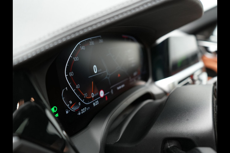 BMW 4 Serie Gran Coupé 430i M Sport 245pk Dealer O.H Sanremo Green | Panodak | Lederen Competition Stoelen Memory & Verwarmd | Adaptive Onderstel | 360 Camera | Harman & Kardon | 19" L.M | Carbon | Apple Carplay | Navigatie | Blis | Virtual | DAB |