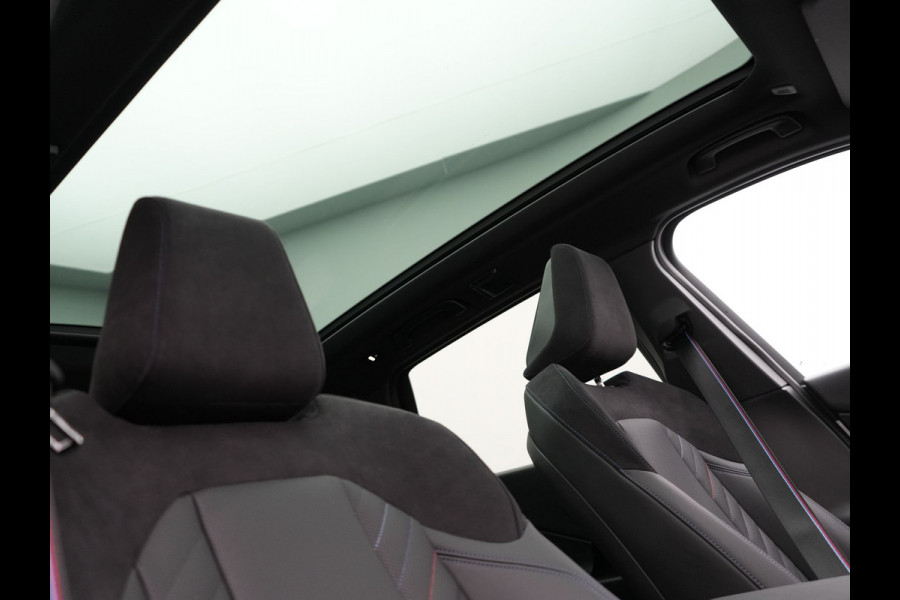 BMW X3 30e xDrive M Sport PRO PHEV 299pk | Panodak | Trekhaak af Fabriek | Adaptive Cruise | 21"L.M | 360 Camera | Head Up | Harman Kardon | Lederen Sportstoelen Memory & Verwarmd |  Widescreen | Navigatie | DAB | Plug In Hybrid