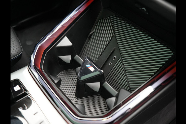 BMW X3 30e xDrive M Sport PRO PHEV 299pk | Panodak | Trekhaak af Fabriek | Adaptive Cruise | 21"L.M | 360 Camera | Head Up | Harman Kardon | Lederen Sportstoelen Memory & Verwarmd |  Widescreen | Navigatie | DAB | Plug In Hybrid