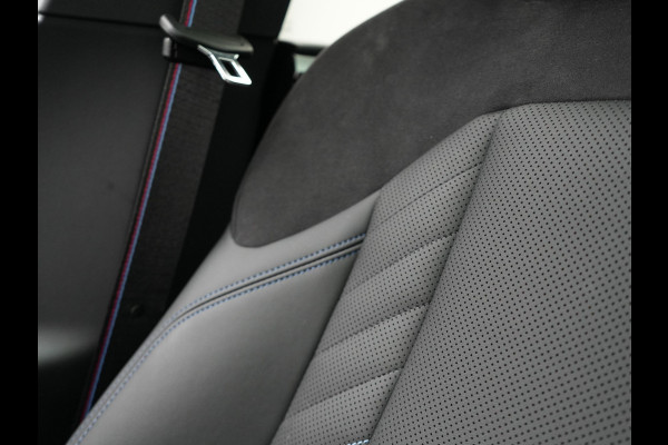 BMW X3 30e xDrive M Sport PRO PHEV 299pk | Panodak | Trekhaak af Fabriek | Adaptive Cruise | 21"L.M | 360 Camera | Head Up | Harman Kardon | Lederen Sportstoelen Memory & Verwarmd |  Widescreen | Navigatie | DAB | Plug In Hybrid