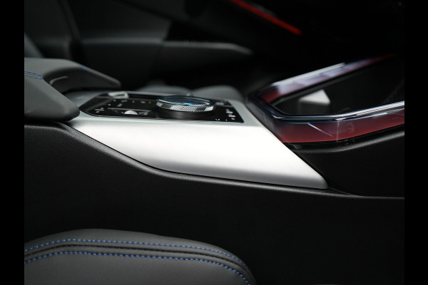 BMW X3 30e xDrive M Sport PRO PHEV 299pk | Panodak | Trekhaak af Fabriek | Adaptive Cruise | 21"L.M | 360 Camera | Head Up | Harman Kardon | Lederen Sportstoelen Memory & Verwarmd |  Widescreen | Navigatie | DAB | Plug In Hybrid