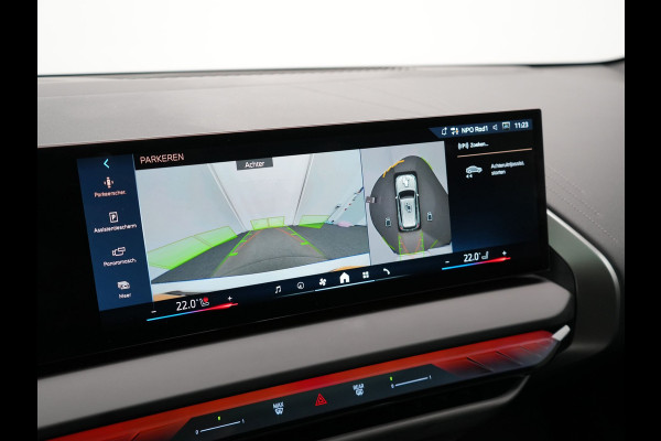 BMW X3 30e xDrive M Sport PRO PHEV 299pk | Panodak | Trekhaak af Fabriek | Adaptive Cruise | 21"L.M | 360 Camera | Head Up | Harman Kardon | Lederen Sportstoelen Memory & Verwarmd |  Widescreen | Navigatie | DAB | Plug In Hybrid