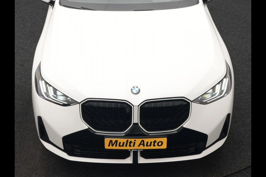 BMW X3 30e xDrive M Sport PRO PHEV 299pk | Panodak | Trekhaak af Fabriek | Adaptive Cruise | 21"L.M | 360 Camera | Head Up | Harman Kardon | Lederen Sportstoelen Memory & Verwarmd |  Widescreen | Navigatie | DAB | Plug In Hybrid