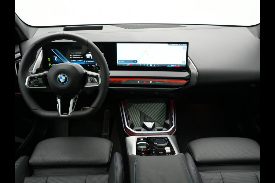 BMW X3 30e xDrive M Sport PRO PHEV 299pk | Panodak | Trekhaak af Fabriek | Adaptive Cruise | 21"L.M | 360 Camera | Head Up | Harman Kardon | Lederen Sportstoelen Memory & Verwarmd |  Widescreen | Navigatie | DAB | Plug In Hybrid