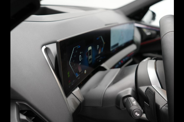 BMW X3 30e xDrive M Sport PRO PHEV 299pk | Panodak | Trekhaak af Fabriek | Adaptive Cruise | 21"L.M | 360 Camera | Head Up | Harman Kardon | Lederen Sportstoelen Memory & Verwarmd |  Widescreen | Navigatie | DAB | Plug In Hybrid