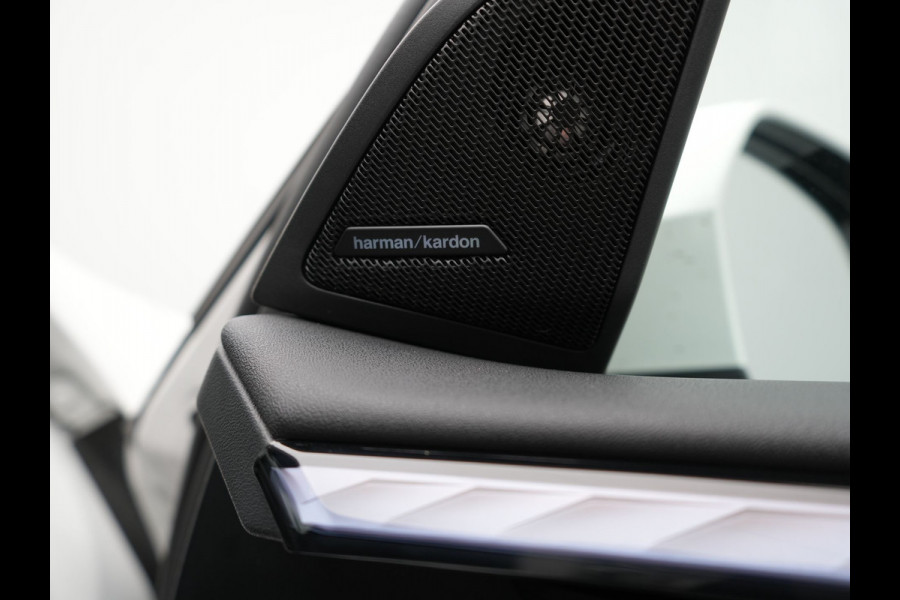 BMW X3 30e xDrive M Sport PRO PHEV 299pk | Panodak | Trekhaak af Fabriek | Adaptive Cruise | 21"L.M | 360 Camera | Head Up | Harman Kardon | Lederen Sportstoelen Memory & Verwarmd |  Widescreen | Navigatie | DAB | Plug In Hybrid