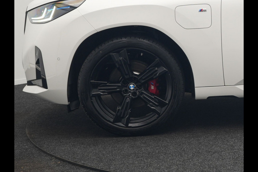 BMW X3 30e xDrive M Sport PRO PHEV 299pk | Panodak | Trekhaak af Fabriek | Adaptive Cruise | 21"L.M | 360 Camera | Head Up | Harman Kardon | Lederen Sportstoelen Memory & Verwarmd |  Widescreen | Navigatie | DAB | Plug In Hybrid