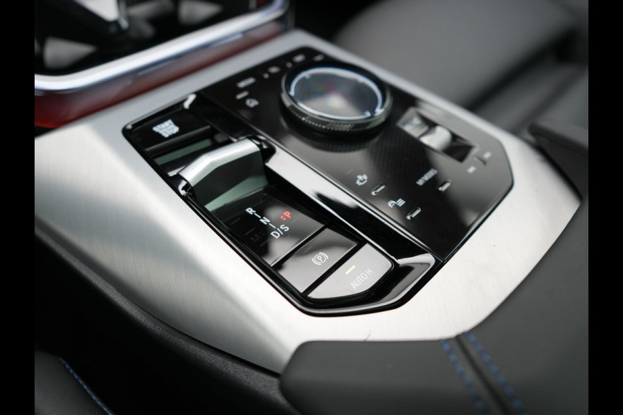 BMW X3 30e xDrive M Sport PRO PHEV 299pk | Panodak | Trekhaak af Fabriek | Adaptive Cruise | 21"L.M | 360 Camera | Head Up | Harman Kardon | Lederen Sportstoelen Memory & Verwarmd |  Widescreen | Navigatie | DAB | Plug In Hybrid