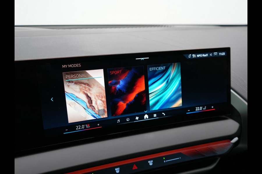 BMW X3 30e xDrive M Sport PRO PHEV 299pk | Panodak | Trekhaak af Fabriek | Adaptive Cruise | 21"L.M | 360 Camera | Head Up | Harman Kardon | Lederen Sportstoelen Memory & Verwarmd |  Widescreen | Navigatie | DAB | Plug In Hybrid