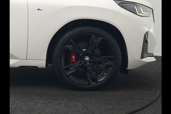 BMW X3 30e xDrive M Sport PRO PHEV 299pk | Panodak | Trekhaak af Fabriek | Adaptive Cruise | 21"L.M | 360 Camera | Head Up | Harman Kardon | Lederen Sportstoelen Memory & Verwarmd |  Widescreen | Navigatie | DAB | Plug In Hybrid