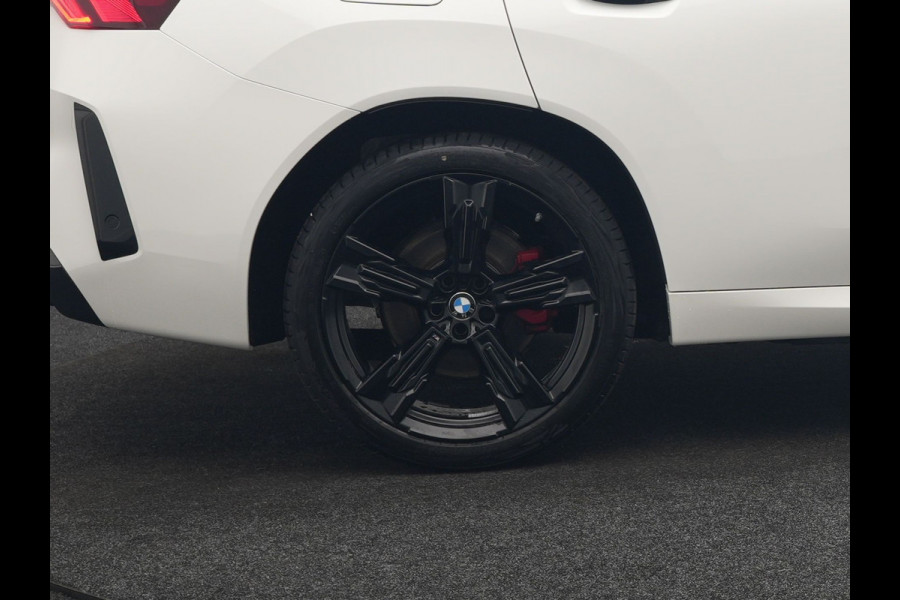 BMW X3 30e xDrive M Sport PRO PHEV 299pk | Panodak | Trekhaak af Fabriek | Adaptive Cruise | 21"L.M | 360 Camera | Head Up | Harman Kardon | Lederen Sportstoelen Memory & Verwarmd |  Widescreen | Navigatie | DAB | Plug In Hybrid