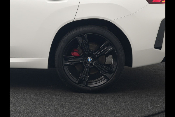 BMW X3 30e xDrive M Sport PRO PHEV 299pk | Panodak | Trekhaak af Fabriek | Adaptive Cruise | 21"L.M | 360 Camera | Head Up | Harman Kardon | Lederen Sportstoelen Memory & Verwarmd |  Widescreen | Navigatie | DAB | Plug In Hybrid