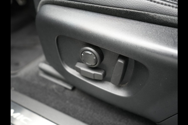 Land Rover Range Rover Evoque P200 AWD R-Dynamic | Afneembare Trekhaak | Meridian Audio | 20" L.M | Lederen Sportstoelen Memory & Verwarmd | Carplay | Camera | LED |